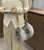 Nova coleção outono/inverno: bolsa de axila retrô com estampa de veado para mulheres, apresentando um design sofisticado com adornos de miçangas, uma bolsa de ombro de pelúcia versátil