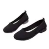 Nuevos zapatos de mujer de comercio exterior transfronterizo, zapatos de una sola pieza transpirables de tejido fly-knit, suela blanda, cómodos para los pies, zapatos planos, punta cuadrada, zapatos casuales para mamá para mujer