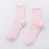 Meias femininas listradas em cores de doce, novas para outono e inverno, estilo coreano, versáteis, grossas, de lã coral, quentinhas, para dormir