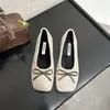Sapatos Mary Jane retro francês para o dia a dia, de sola reta, bico quadrado, sapatos femininos para uso externo, novo estilo outono 2026, camurça