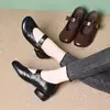 Zapatos de mujer de tacón bajo estilo francés, nueva colección otoño 2026, cómodos y versátiles, zapatos de cuero retro de punta fina con suela blanda para mujer