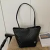 Bolsa tejida transfronteriza 2026 Nueva tendencia vintage de gran capacidad, de un solo hombro, para debajo del brazo, tipo cubo, bolso de mano moderno y simple