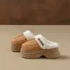 Pantuflas de Algodón Grueso para Mujer que Aumentan la Altura 2026 Otoño/Invierno Nuevos Zapatos Cerrados de Algodón Antideslizantes Forrados de Felpa Cálidos para el Hogar