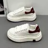 Zapatillas Versátiles de Plataforma con Suela Gruesa y Aumento de Altura de Nuevo Estilo para Primavera y Otoño 2025, Versión Coreana, Estilo de Celebridad de Internet, Zapatos Blancos para Mujer