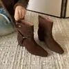 Botas de Cowboy Ocidentais Estilosas para Mulheres, Novidade Outono/Inverno 2026 Vintage Versátil Camurça Couro Macio Aumento de Altura Botas de Cano Curto