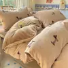 Juego de cuatro piezas de terciopelo de leche clase A invierno doble cara engrosado terciopelo coral ropa de cama para dormitorio estudiantil juego de tres piezas de franela edredón z