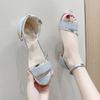 Sandálias Plus Size para Mulheres 2025 Novo Verão Salto Grosso Estilo Coreano Moda Strass Fivela de Uma Tira Bico Aberto Salto Médio Sapatos Romanos Femininos