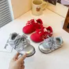 Tenis rojos para niña, colección otoño 2026, zapatos casuales estilo princesa, con suela suave y ligeros, adecuados para correr