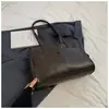 Moda de Nicho Bolsa Almofada Retrô Feminina 2026 Nova Bolsa de Ombro Grande Capacidade Bolsa Tote de Mão para Trabalho e Deslocamento