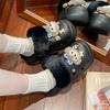 Novos Tamancos de Eva com Solado Grosso e Forro de Algodão para Mulheres, Urso Duffy Moda de Inverno Plataforma Fechada Confortável