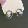 Aretes Redondos Huecos de Perla Transfronterizos con un Diseño de Perla Mabe Imitación de Alta Gama, Aretes Elegantes Que Hacen Que los Rostros Redondos Se Vean Más Delgados, Pasadores Chapados en Plata