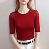 Camiseta marrón de manga media para mujer, nuevo modelo verano 2026, cuello redondo, corte ajustado, malla semitransparente, mangas tres cuartos, top de tacto de alta gama