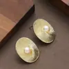 Pendientes de Perla con Textura Espiral Única para Mujer, Pendientes Metálicos Ovalados de Lujo Ligero de Alta Gama, Pendientes Versátiles para el Día a Día