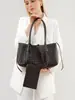 Bolso de mano de cuero para el trabajo, tacto de alta gama, bolso tote de un solo hombro, gran capacidad, estilo de vacaciones de verano para mujer, bolso tejido a mano