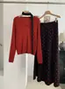 Conjunto de duas peças KEKEZOON: blusa de tricô com gola V e mangas compridas + saia de bolinhas de cintura alta com fita para mulheres 8983