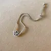 Pulsera de Camelia Negra con Circonita Estilo Chanel para Mujer, Diseño Exquisito de Lujo Ligero de Nicho, Pulsera Ajustable, Nuevo Modelo 2026