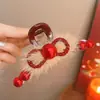 Nuevo Modelo 2025 Pinza de Pelo Roja de Felpa para Mujer, Accesorio para el Cabello de Otoño e Invierno para Peinados de Moño, Pinza de Tiburón, Pasador Atmosférico