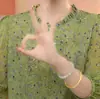 Blusa de Gasa a la Moda con Mangas Tres Cuartos para Mujer, Nuevo Estilo de Verano, Top Estampado que Rejuvenece, Camisa Elegante y Moderna para Cubrir la Barriga de Mamá