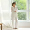 Conjunto de Pijama de Veludo Leve de Luxo, Amigo da Pele, com Gola Lapela, Mangas Longas e Calças Longas, Conjunto de Duas Peças com Acabamento de Alto Padrão, Roupa Confortável para Casa, Robe de Manhã 938