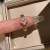 Anel de trevo de quatro folhas~cheio de diamantes de zircônia, anel aberto ajustável para o dedo indicador, novo estilo de nicho anel de folha da sorte para mulheres