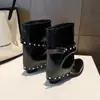 Botas pretas retro de salto grosso e perna larga para mulheres, novo modelo de verão 2026, botas curtas slim-fit de Xinjiang, Sichuan, Xizang, botas de montaria com bico fino
