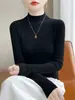 Camiseta base de punto de cuello medio alto lista para usar de primera línea para mujer, suéter de punto cálido para otoño e invierno, suéter de punto ajustado versátil, camiseta base de punto
