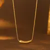 Collar Minimalista de Acero Inoxidable Transfronterizo, Colgante Geométrico de Tubo Curvado de Acero de Titanio para Mujer, Chapado en Oro de 18K, Accesorios Europeos y Americanos de Gama Alta