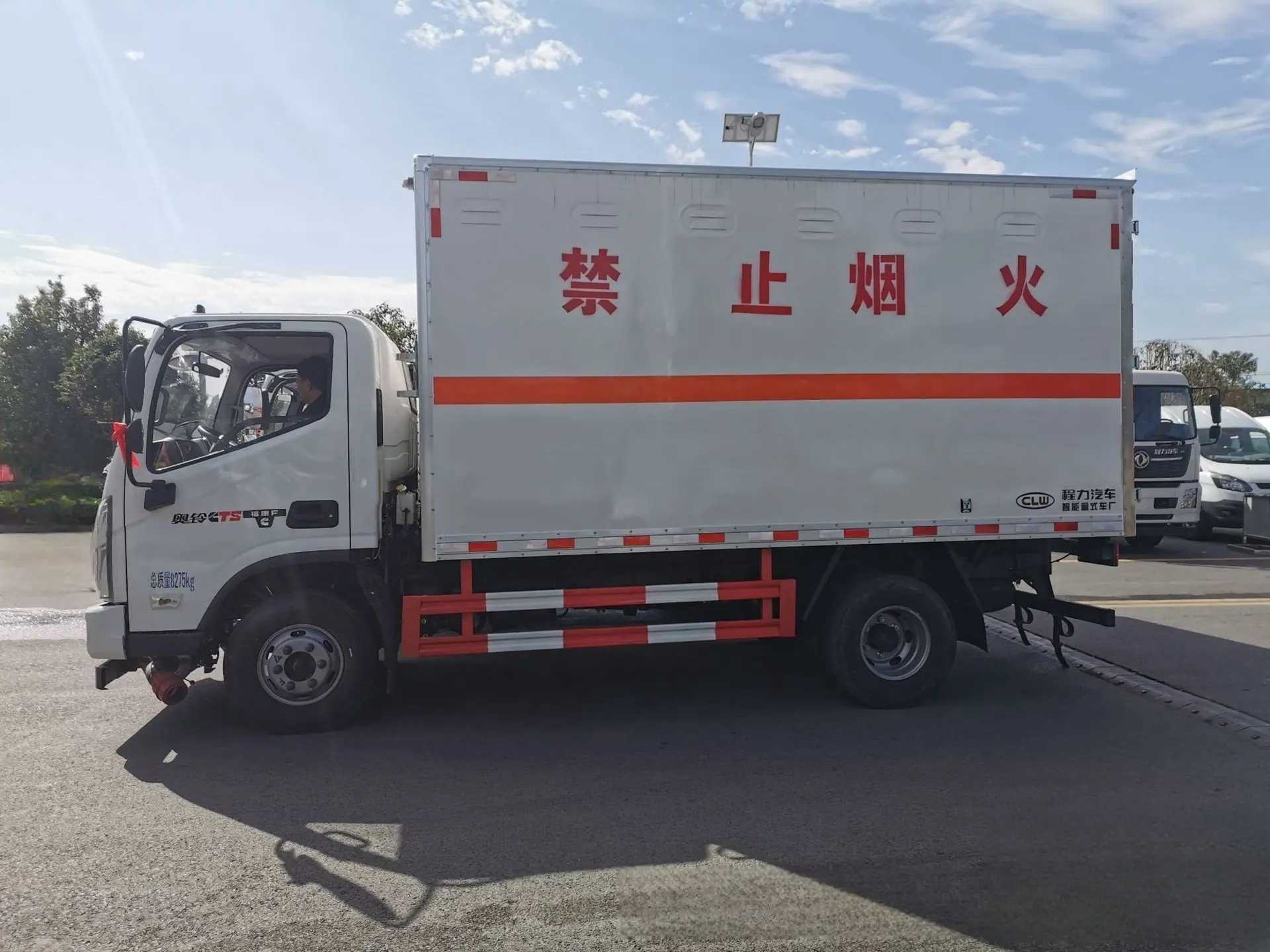 危险品运输车_副本