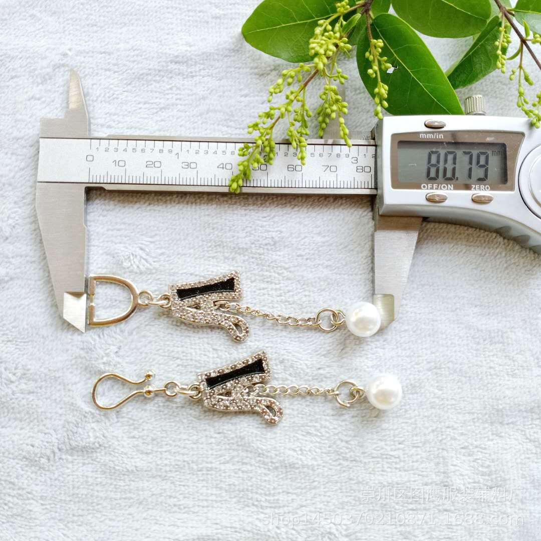 小皱菊字母珍珠挂件