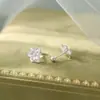 Pendientes de Flor de Plata S999 para Mujer con Lóbulo Perforado, Pendientes de Diseño Nicho para Dormir Sin Quitar, Tornillos de Rosca Exquisitos