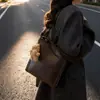 Bolsa Saco Retrô de Grande Capacidade para Mulheres Moda Nova Outono e Inverno Bolsa de Ombro Simples Bolsa Tote para o Dia a Dia