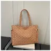2026 Verano Nuevo Bolso de Cesta para Mujer Bolso de Hombro Único Bolso Tote Texturizado Doble Cara con Letras Bolso de Compras Bolso de Mano Informal
