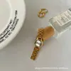 IEKE Estilo retro francés mid-ancient Esfera ovalada pequeña nicho lujo ligero moda pequeña exquisita reloj con correa de acero para mujer
