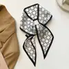 2023 Negro Estilo Pequeño Fragante Pañuelo de Seda Pequeño para Mujer Banda para el Cabello Larga Estrecha Delgada Bufanda Rayada de Seda Artificial Primavera Verano Otoño
