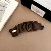 Novo Prendedor de Banana Sww de Cetim Plissado de Alta Qualidade com uma Vibe Trendy de Influenciador, Acessório de Cabelo Fashion e Versátil