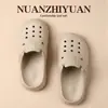 Zuecos Estilo Birkenstock Nuevos 2026 para Mujer, Nuevo Modelo de Verano para Ir al Trabajo, Ropa de Casa y Uso al Aire Libre, Pantuflas Zueco Cerradas Semi-Sandalia para Mujer