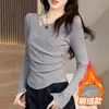 En Stock Otoño 2026 Nuevo Estilo Camiseta con Botones Decorativos, Base de Color Sólido, Ceñida a la Cintura, Corte Ajustado, Top de Manga Larga