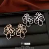 Brincos de Flor Vazada com Zircônia em Prata Banhada a Ouro Real 18K Brincos Personalizados Exquisitos Brincos de Luxo Leve de Alta Qualidade para Mulheres