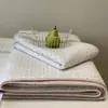 Edición AB Algodón Edredón Ganso Grande Juego de Tres Piezas Algodón Floral Pequeño Cuatro Estaciones Colchoneta Delgada Tatami Sábana Gruesa