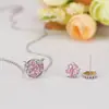 Set de Collar y Aretes Flor de Cerezo Diamante Rosa Moda Femenina Pequeño Fresco Cadena Clavícula Flor Rosa Completa con Diamantes Aretes de Flor
