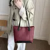 La popular bolsa de mano fresca de este año para mujer, nuevo estilo otoño 2026, bolso de hombro único de bloques de color de lunares, bolso para el hombro para el trabajo