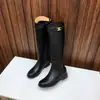 Piel de Vaca Uva Mismo Estilo de Mamá Cuero Genuino Botas Largas Oblicuas Correa con Hebilla Arco del Triunfo Tacón Grueso Botas Altas de Caballero Botas para Mujer