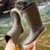 2026 Botas de Lluvia de Media Caña Transfronterizas para Pareja Estilo Coreano para Mujer Calzado Exterior Versátil Impermeable Zapatos de Camping Impermeables Zapatos de Goma Antideslizantes para Hombre