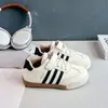 Zapatos Blancos para Niños 2026 Nuevas Llegadas Primavera y Otoño Zapatos Deportivos Casuales para Niños Zapatos Suaves con Suela para Bebés y Niños Pequeños Zapatos de Entrenamiento Alemanes para Niños Grandes