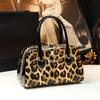 Bolsa Feminina de Couro Genuíno Modelo 2026 para Mulheres de Meia-Idade, Bolsa para Mãe de Casamento, Bolsa Transversal Grande Capacidade, Bolsa Elegante para Senhoras, Tendência