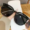 Gafas de Sol con Montura Redonda para Mujer 2026 Estilo Nuevo Blancas Retro Americano Gafas de Influencer Chica Popular Protección Solar Anti-UV Gafas de Sol