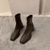 Saltos Altos Femininos 2026 Outono/Inverno Novas Botas Curtas Emagrecedoras Bico Quadrado Botas de Salto Único Estilo Britânico Botas Chelsea Botas de Salto Grosso Femininas