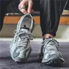 Zapatos de hombre 2026 verano nuevo modelo, malla transpirable, que aumentan la altura, zapatillas deportivas casuales para correr para adolescentes, zapatillas de papá de moda