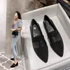 Sapatos de bico fino em couro macio que não cansam os pés, sapatos de vovó femininos 2026 outono de uso duplo com saltos grossos, design baixo, sapatos de salto único elegantes e versáteis