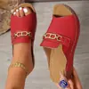Sandalias de Playa Abiertas para Mujer de Gran Tamaño con Decoración Metálica y Tacón de Cuña de Suela Gruesa para Comercio Exterior del Sudeste Asiático